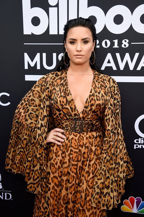 Demi Lovato, primul mesaj de pe patul de spital: “Voi continua să lupt“
