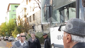 Nu stii ce poti sa patesti in trafic. O femeie a fost agresata de un vatman fara ca macar sa inteleaga de ce!