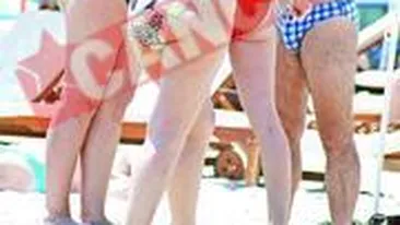 Adriean Videanu joaca table pe plaja, fara nicio grija