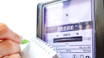 Calcul complet | Electrocasnicul care te „ușurează” de 30 în fiecare lună. Toți românii îl folosesc zilnic