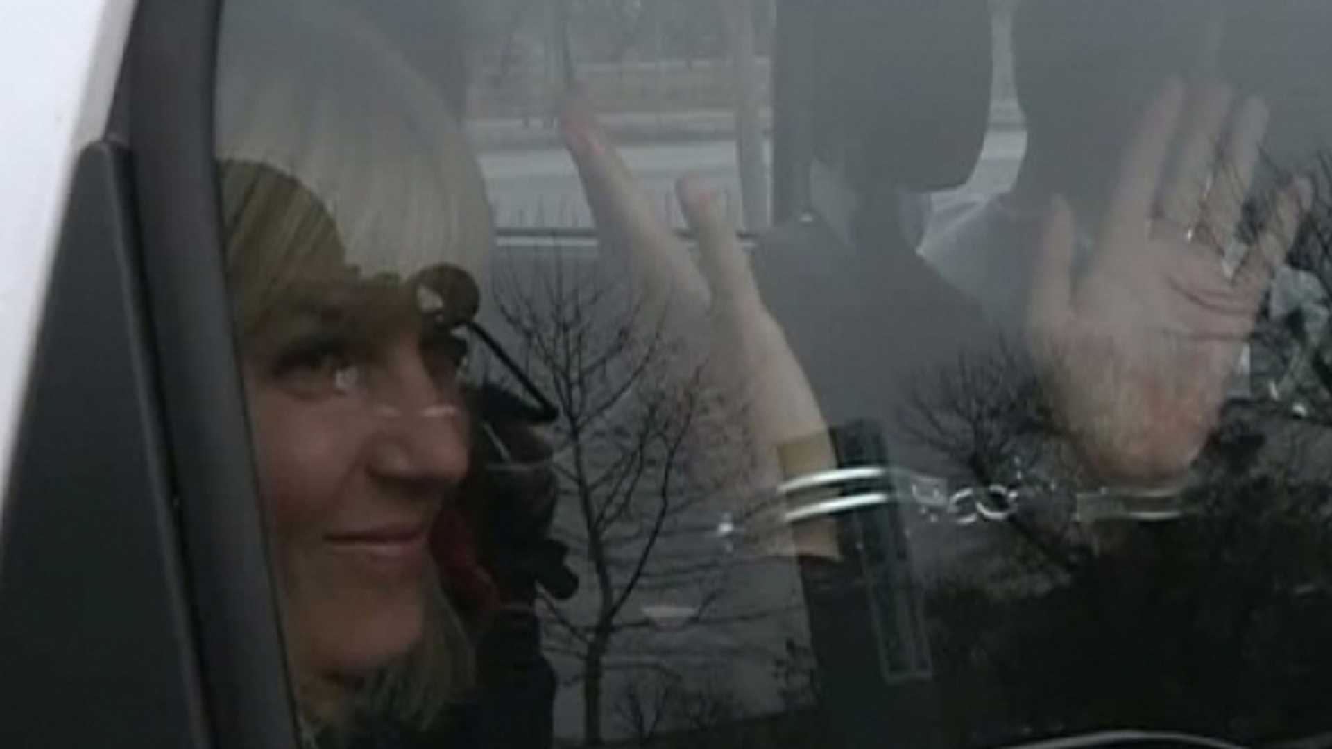 E aglomeratie mare in Arestul Politiei Capitalei! Elena Udrea doarme in celula cu o actrita de filme porno!