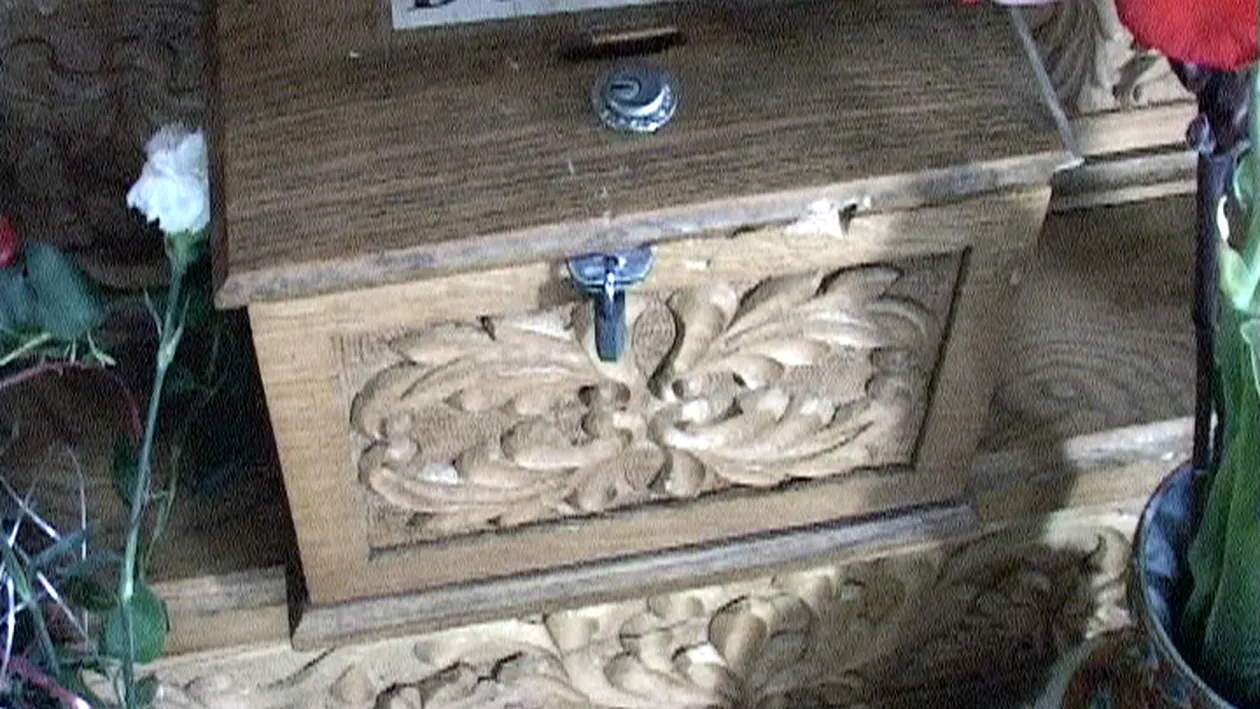 Cutia milei s-a mutat pe internet! Preotii din Romania cersesc bani pentru alarme si vopsea, direct pe Facebook!