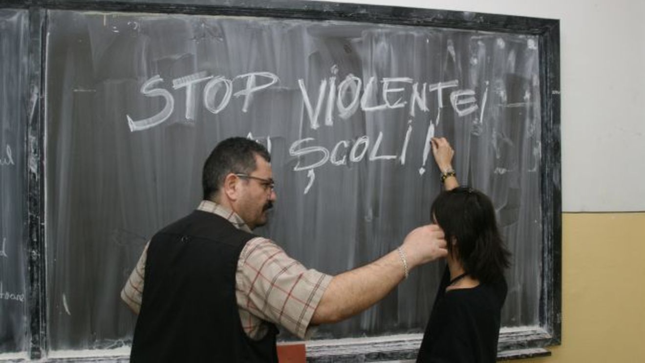 Un profesor din Cluj, acuzat că a bătut un elev de clasa a VI-a în fața colegilor lui