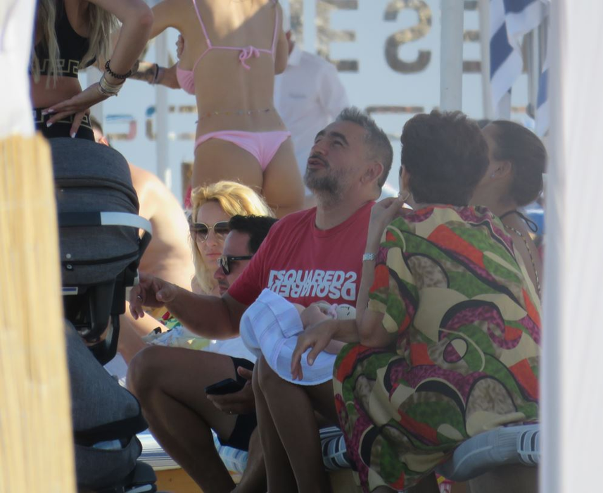 Mișu Pricopsitu se distrează și pe litoralul românesc, nu doar la Miami (Foto: CANCAN.RO)