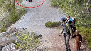 Sperietură cumplită pentru o familie cu doi copii. Au fost urmăriți de un urs în timpul unei drumeții pe munte