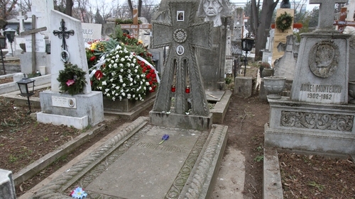 Mormantul Mariei Tanase, uitat de toata lumea! Vezi in ce stare se afla monumentul, la 41 de ani de la moartea artistei!