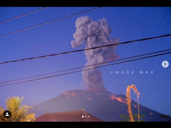 Stare de alertă în Bali! Vulcanul Agung a erupt și a aruncat cenușă la 2 km în aer