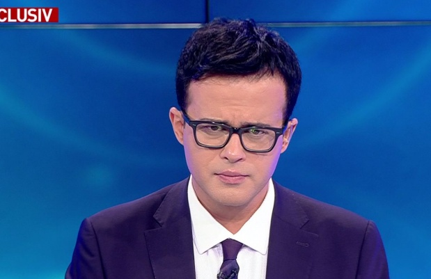 Mihai Gâdea, cu ochii în lacrimi, în direct la TV, după ce și-a pierdut un coleg. “Când am auzit, m-a lovit un tren! E o despărțire dureroasă, Dumnezeu să-l odihnească!”