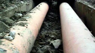 O femeie si fiul ei de 17 ani, raniti dupa ce au incercat sa taie o conducta cu gaz de sonda! Au provocat un incendiu