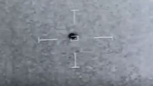 Pentagonul a confirmat totul! „Flota de OZN-uri” a SUA, filmată de marina americană : „Wow, a căzut în apă”. VIDEO