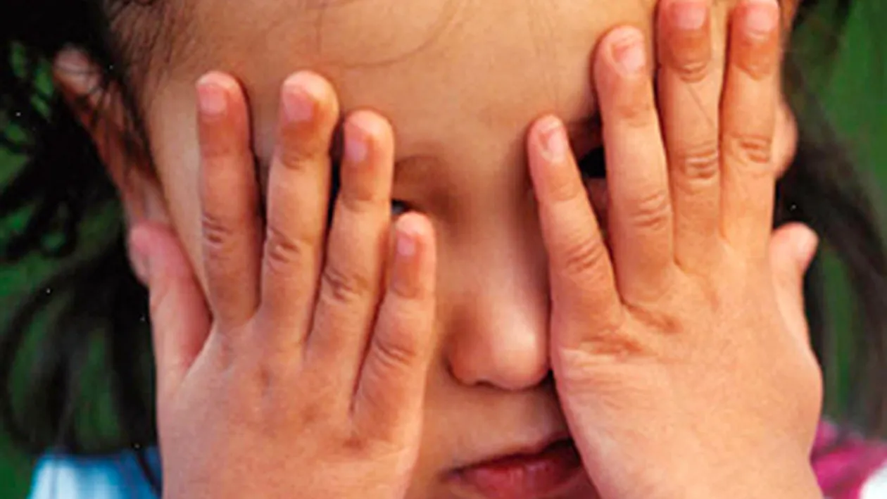 Acuzaţii grave. Mai multi copii din Timis, BATUTI şi INVINETITI de educatoare