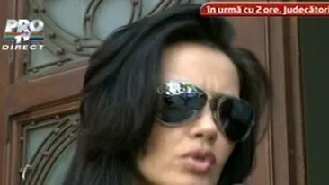 Oana Zavoranu s-a pupat la tribunal cu fosta cumnata: Pepe trebuie sa dovedeasca in instanta ca sunt curva, posedata, nebuna si hoata!