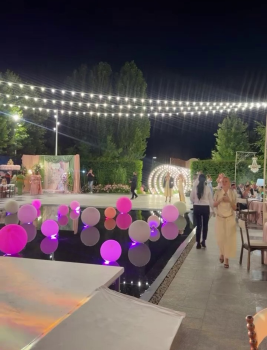 Larisa Udilă și-a botezat fiica! Imagini de basm de la slujbă și party: Andra Măruță și Theo Rose au încins ringul de dans pentru invitați