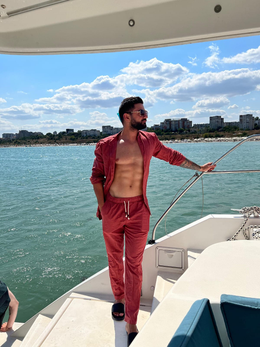 El e Pinocchio din Constanța! Și-a fabricat articole cum că ar fi apărut în CANCAN.RO și s-a promovat drept mare antrenor de fitness