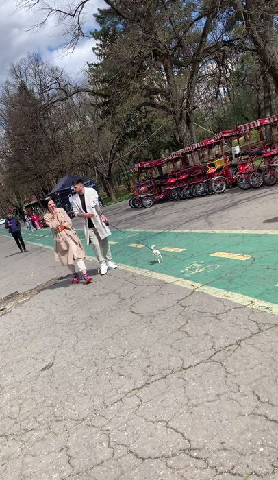 Bogdan Olaru și iubita lui, la plimbare prin Herăstrău (Foto: CANCAN.RO)