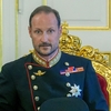Cine este Haakon al VIII-lea, noul Rege al Norvegiei. A vrut să fugă de viața regală și visa să devină surfer profesionist