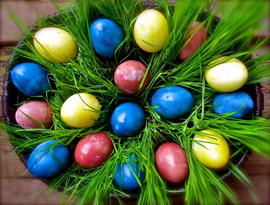Ouă de Paște colorate