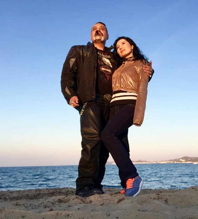 Felicia de la Vox e deja istorie. Milionarul a combinat o brunetă cu sâni gigantici!