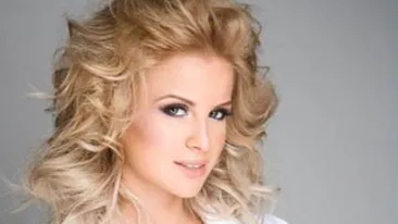 Vezi cu cine spune Marina Dina ca seamana in aceasta fotografie!