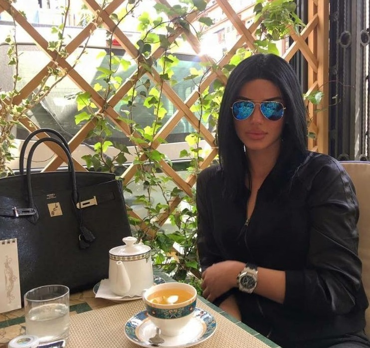 EXCLUSIV Cum a reuşit să-şi ascundă Generalul Coldea fiica PIŢIPOANCĂ! E tatuată toată, pozează sexy şi îi face campanie intensă pe Facebook”