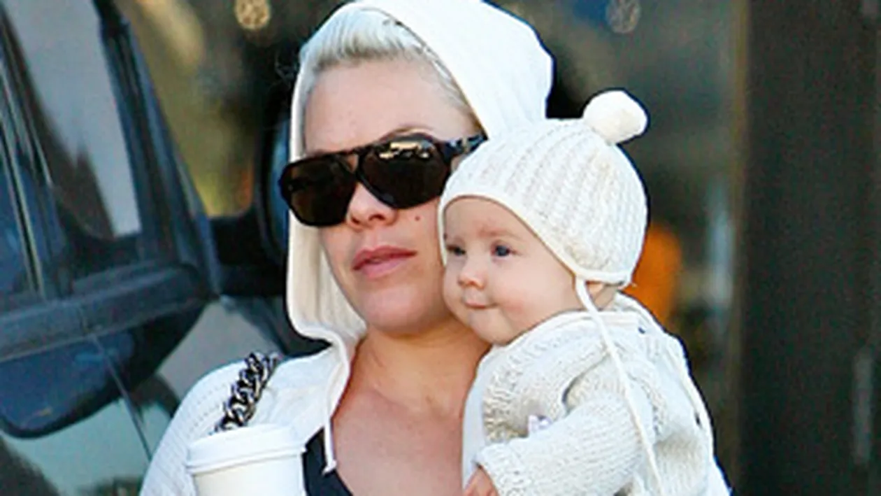 Asa mama, asa fiica. Pink sI Willow, asortate la plimbarea de dimineata