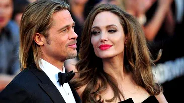 VIDEO Paparazzi i-au dat de gol? Se pare ca Angelina Jolie si Brad Pitt s-au casatorit in secret! Vezi cum a stralucit actrita intr-o rochie superba si ce buchet a avut