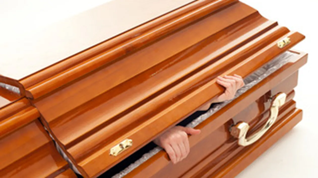 Poti sa fii eco si dupa moarte! Foloseste sicriul biodegradabil si dricul electric