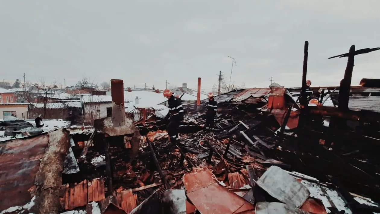 Două case din Giurgiu au fost făcute scrum în urma unui incendiu: ”Ardeau ca torțele!”