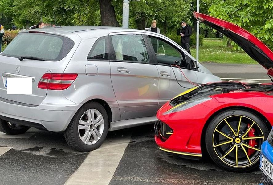 Dan Nicorescu a rămas în pană cu superbul Ferrari de 450.000 de euro