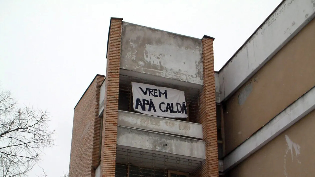 Căminele studențești din România – de la igrasie la revoltă publică