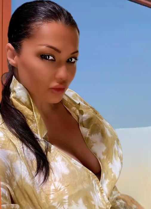 Simona Sensual a fost ajutată de cinci tineri, în benzinărie