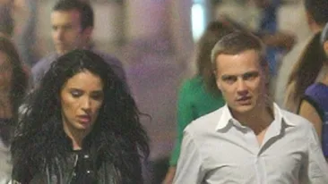 Adelina s-a impacat cu Razvan! Ea primeste din nou trandafiri rosii, el o pazeste ca pe ochii din cap!