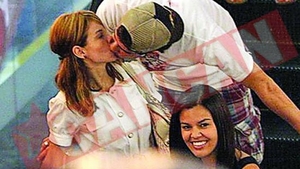 Pato a "sarit" pe Stephany in Mall
