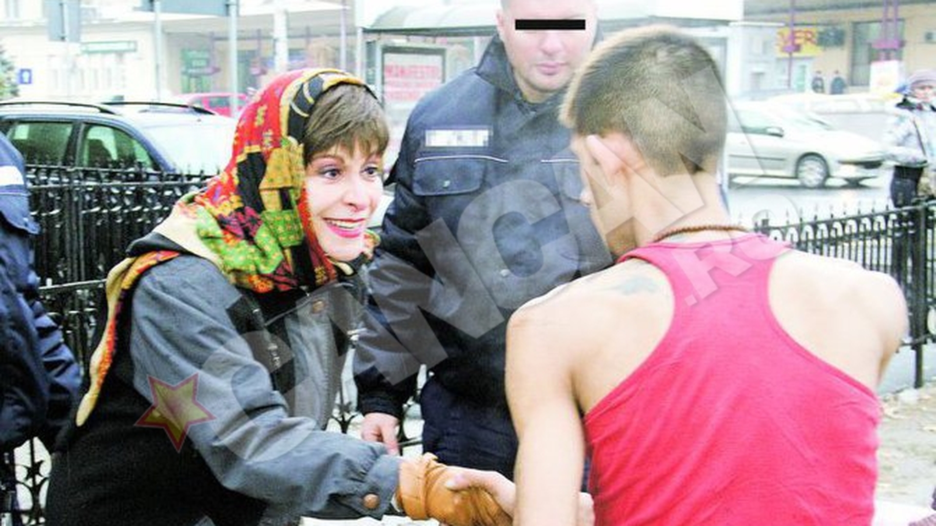 Printesa Lia le-a dus oamenilor fara adapost mancare pregatita de bucatarul care a gatit pentru vicepresedintele SUA. Delicatese pentru aurolaci