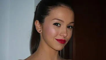 Memelusa a fost regina balului de absolvire! Uite ce rochie sexy a purtat sub atenta supraveghere a tatalui ei