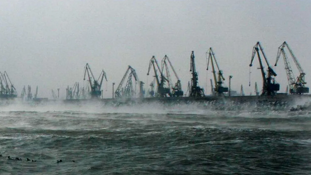 Porturi inchise din cauza vântului puternic, în Constanţa! Codul galben ar putea aduce primele ninsori pe litoral