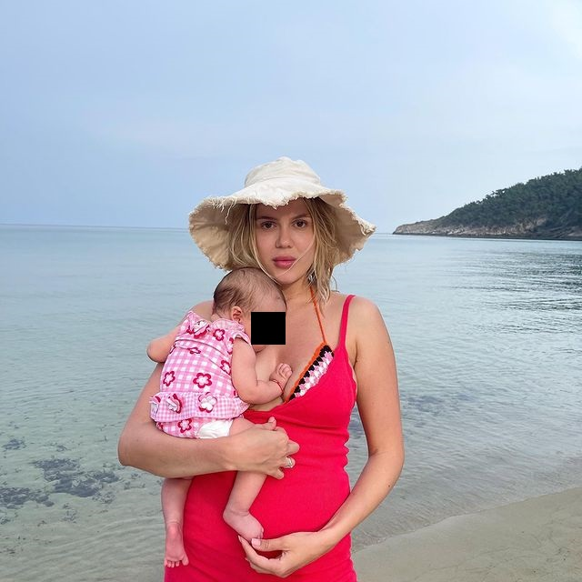 Emily Burghelea alături de fiica ei / Sursă foto: Instagram