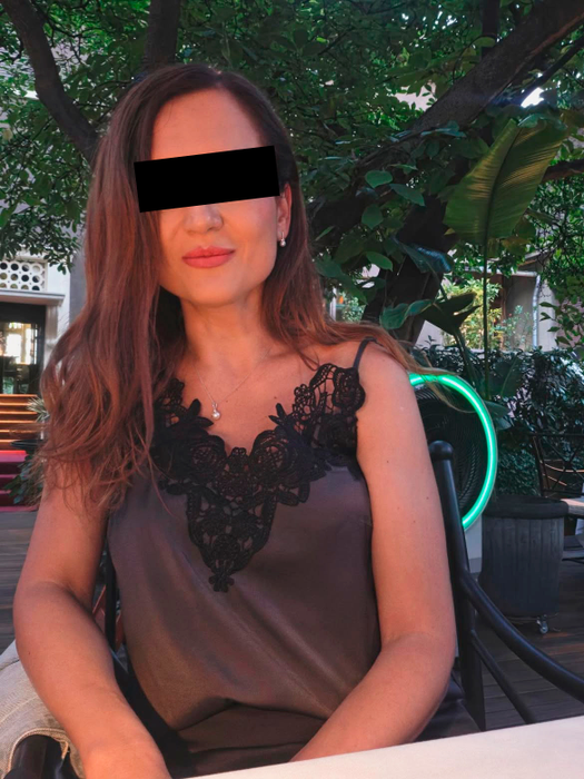 Ce a făcut soția chirurgului după escapada soțului. Imaginile cu doctorul și vedeta de la Antena 1 nu par să o afecteze