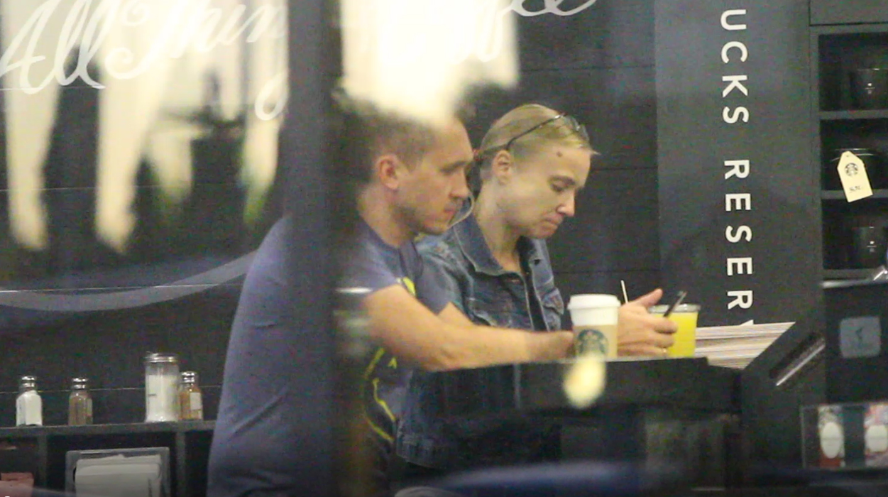 Cesnavicius şi soţia sa şi-au luat fiecare câte o cafea de la Starbucks