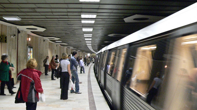 Metroul va circula după un program prelungit cu două ore, luni, în contextul desfășurării partidei de fotbal Franţa - Elveţia