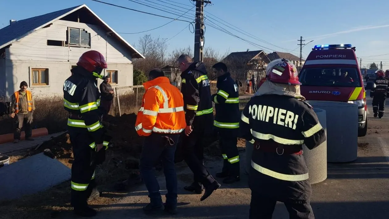 Operațiune de salvare contracronometru în Prahova. Un bărbat a fost prins sub un mal de pământ