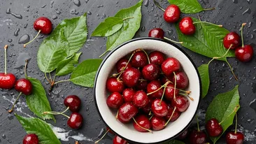 A început nebunia în piețe. Cireșe din Grecia, la prețuri colosale. Cât poate să coste un kilogram. FOTO