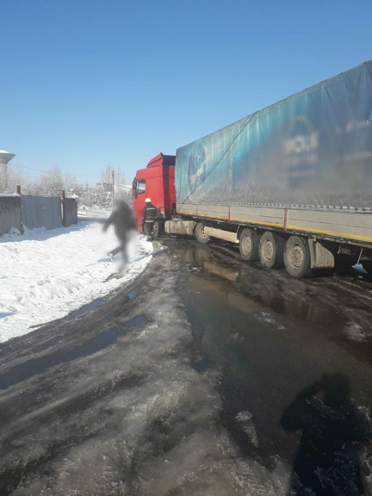 TIR-ul a lovit conducta de gaze