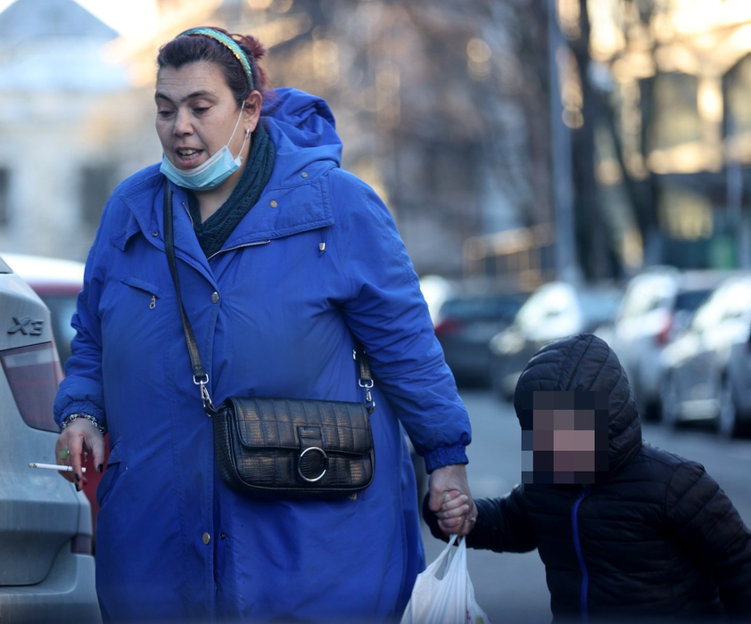 Ioana Tufaru a ieșit la plimbare cu băiețelul ei, Luca