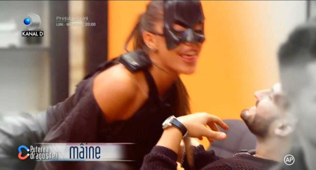 Scene interzise minorilor în emisiunea prezentată de Andreea Mantea la Kanal D! S-a suit pe el și a început să îl..
