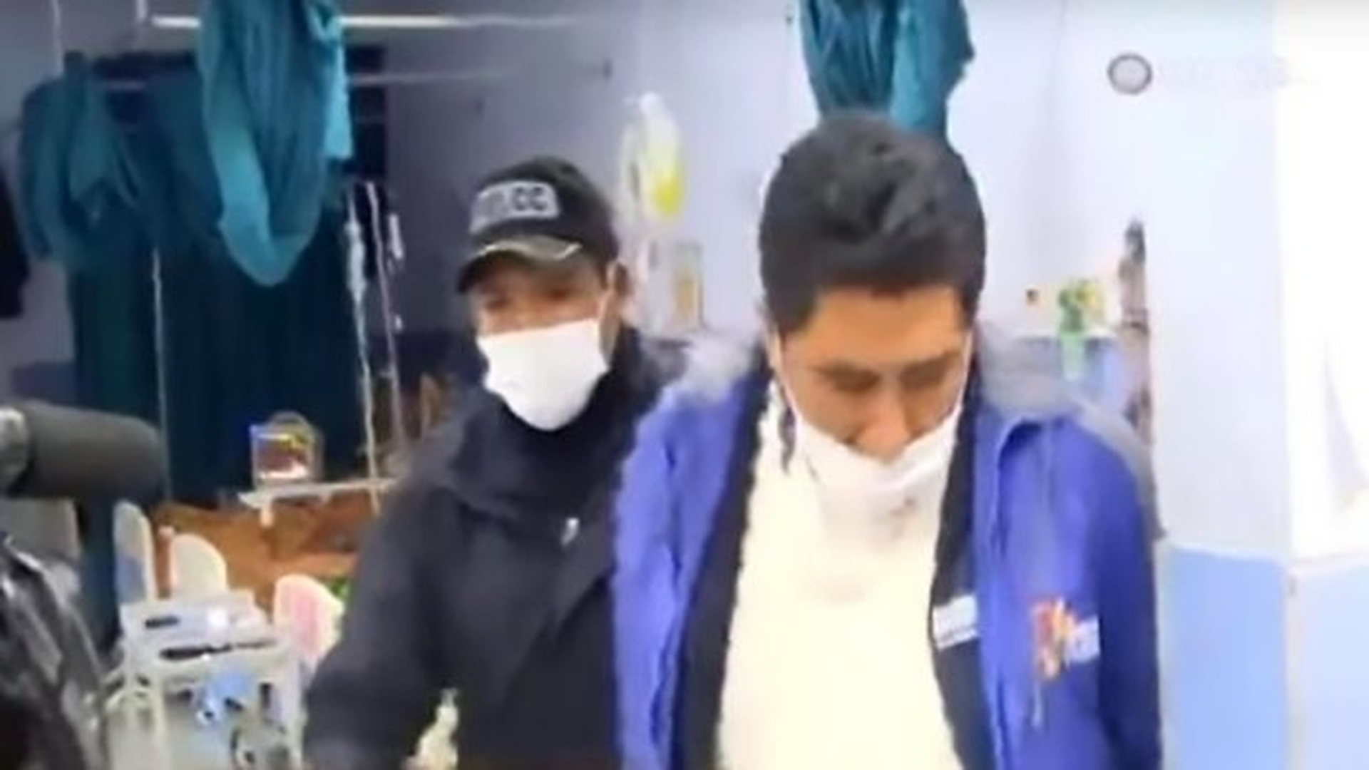 Un bărbat îndoliat a mers la morgă să ridice cadavrul soţiei! A avut un şoc când a văzut medicul cu corpul neînsufleţit