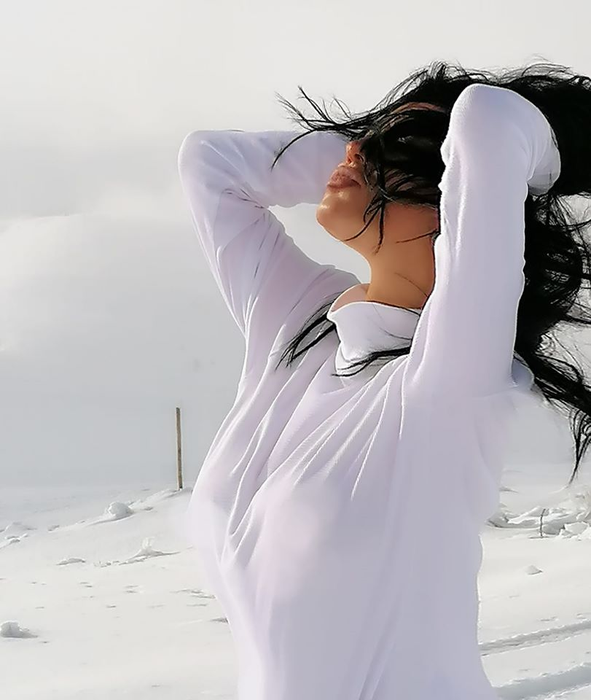 Cum a apărut îmbrăcată Simona Sensual pe pârtie în Poiana Brașov. Ceilalți turiști au crezut că nu văd bine