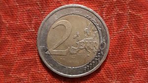 Suma e colosală! Cu câți lei se vinde o monedă de 2 euro din anul 2017