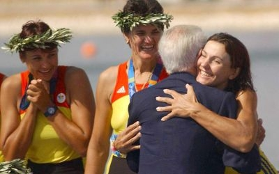 Liliana Gafencu, alături de Elisabeta Lipă, este felicitată după ce a câştigat o cursă