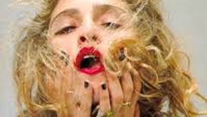 Scandal la Hollywood! Fratele Madonnei, un beţivan care trăieşte pe străzi, o atacă dur pe artistă: "Trăieşte în lumea ei"
